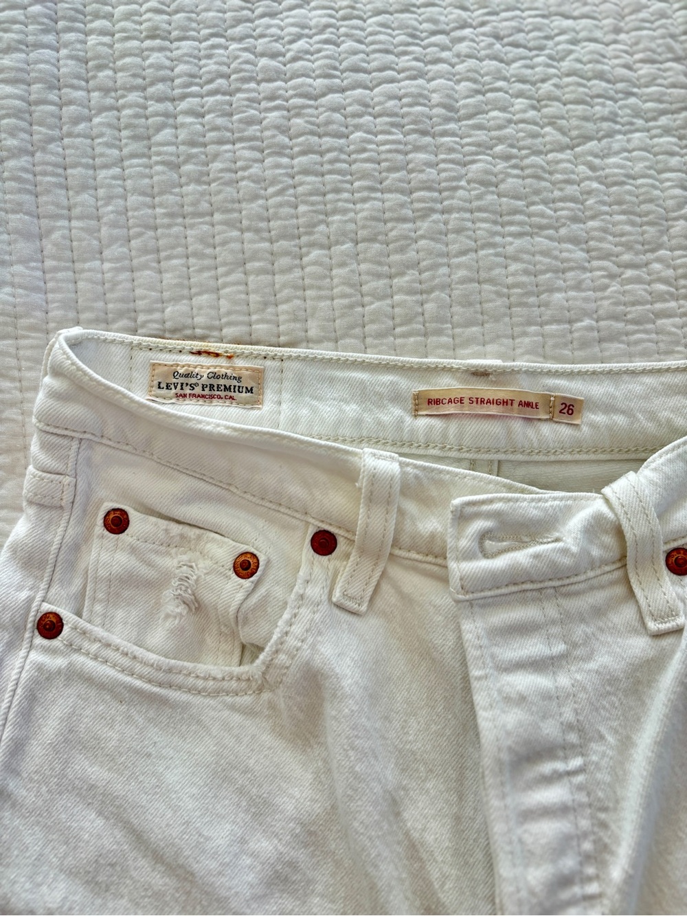 Levi’s Ribcage White Straight-Leg Jeans - Picture 7 of 10
